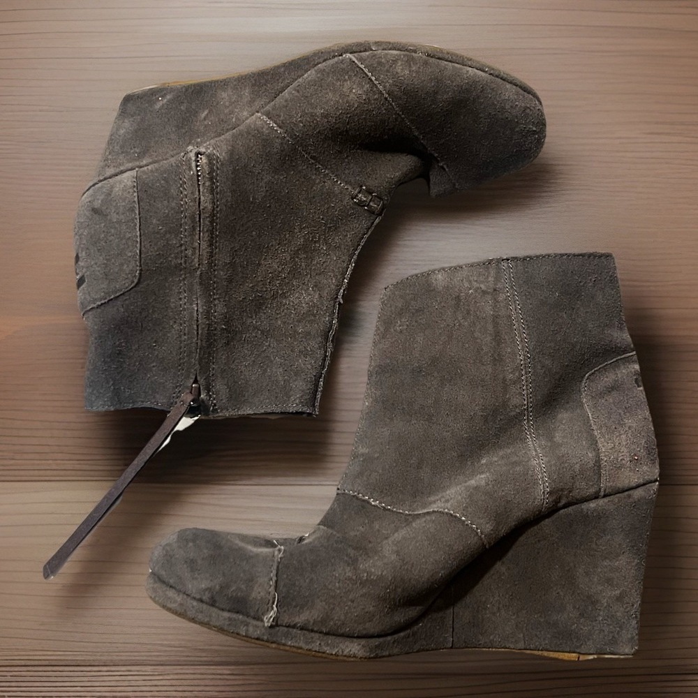 Toms Women's Kallie Gray Suede Wedge Ankle Boots Size‎ 10